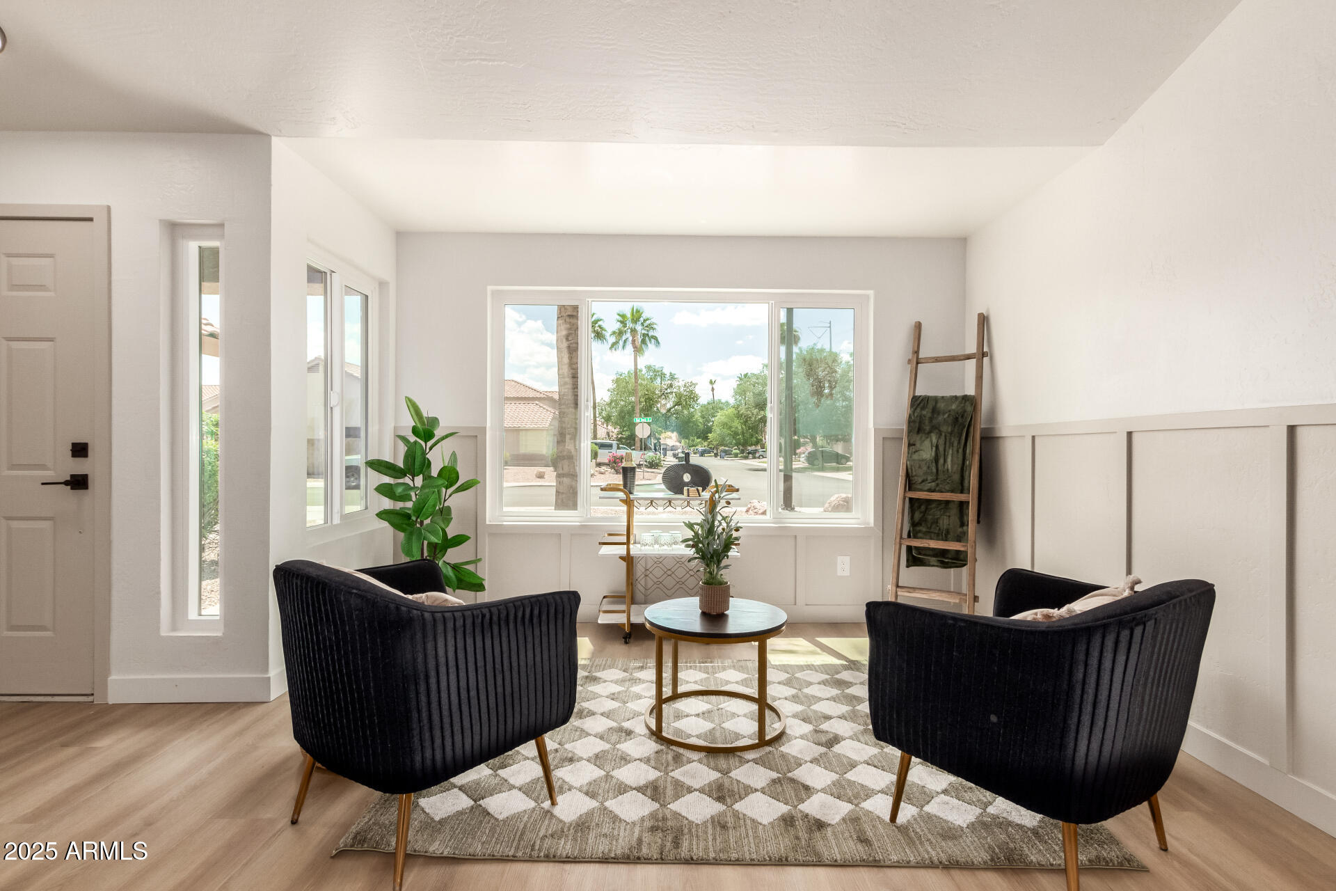 325 N REDROCK Street