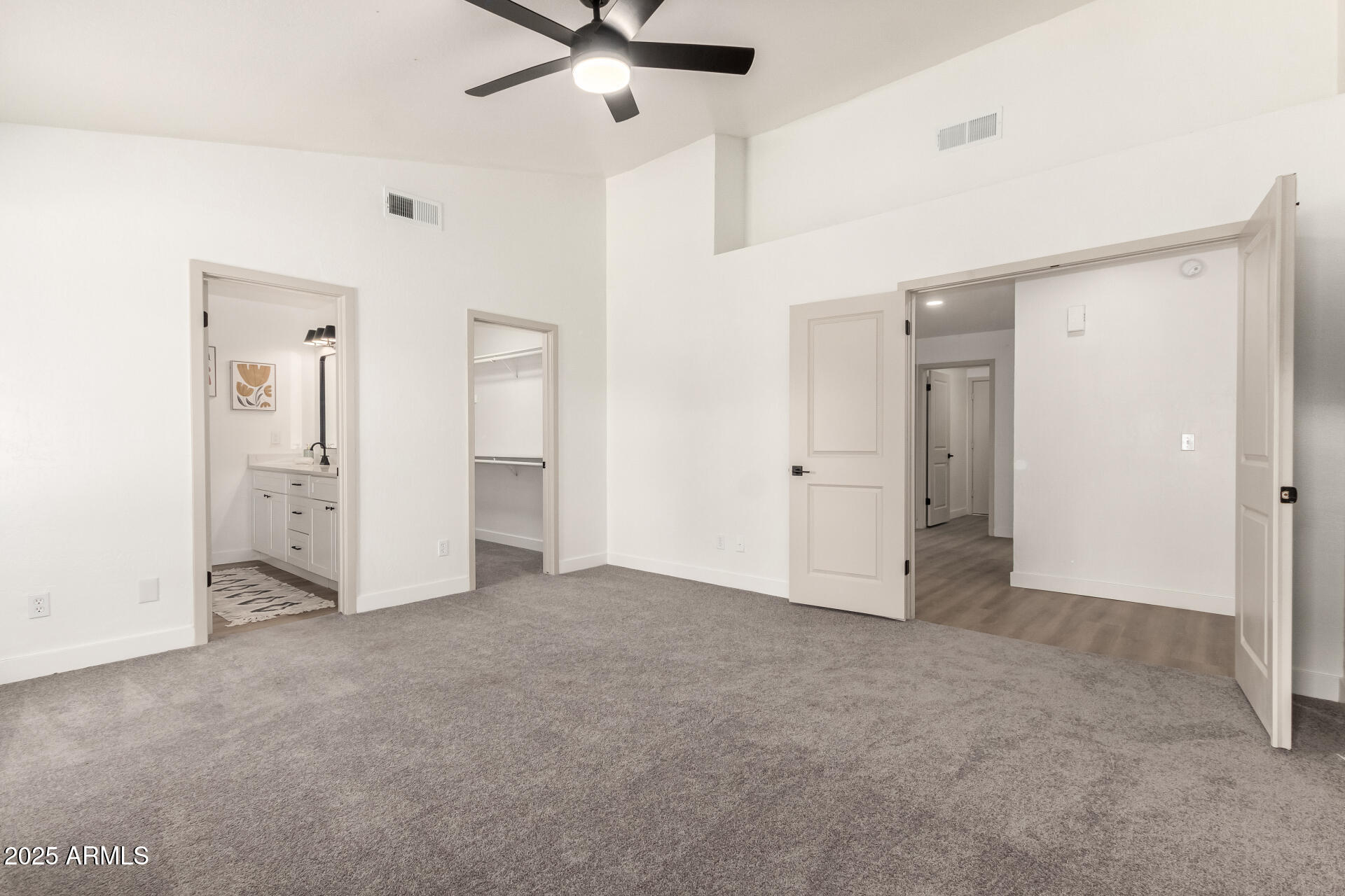 325 N REDROCK Street