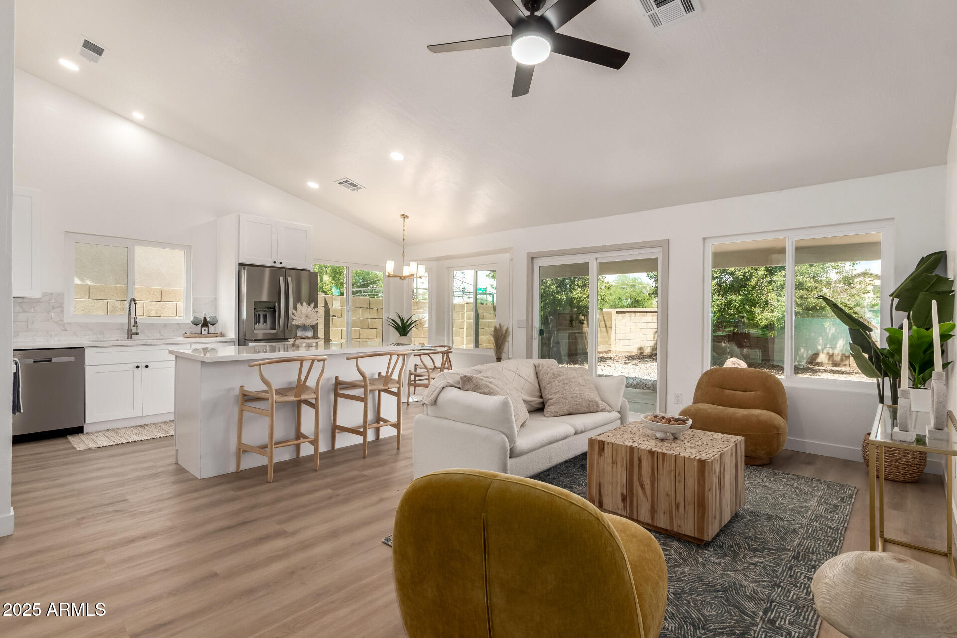 325 N REDROCK Street