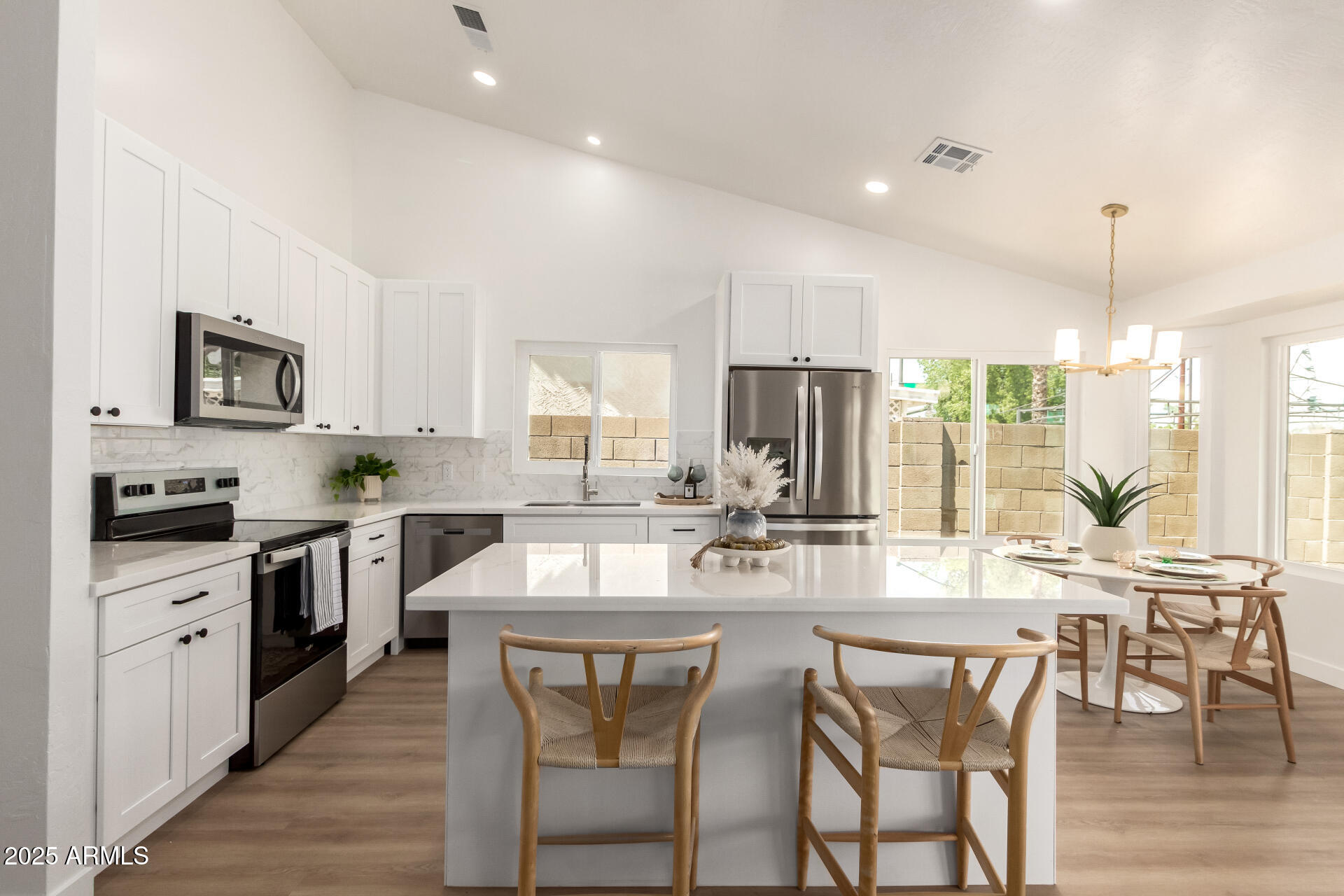 325 N REDROCK Street