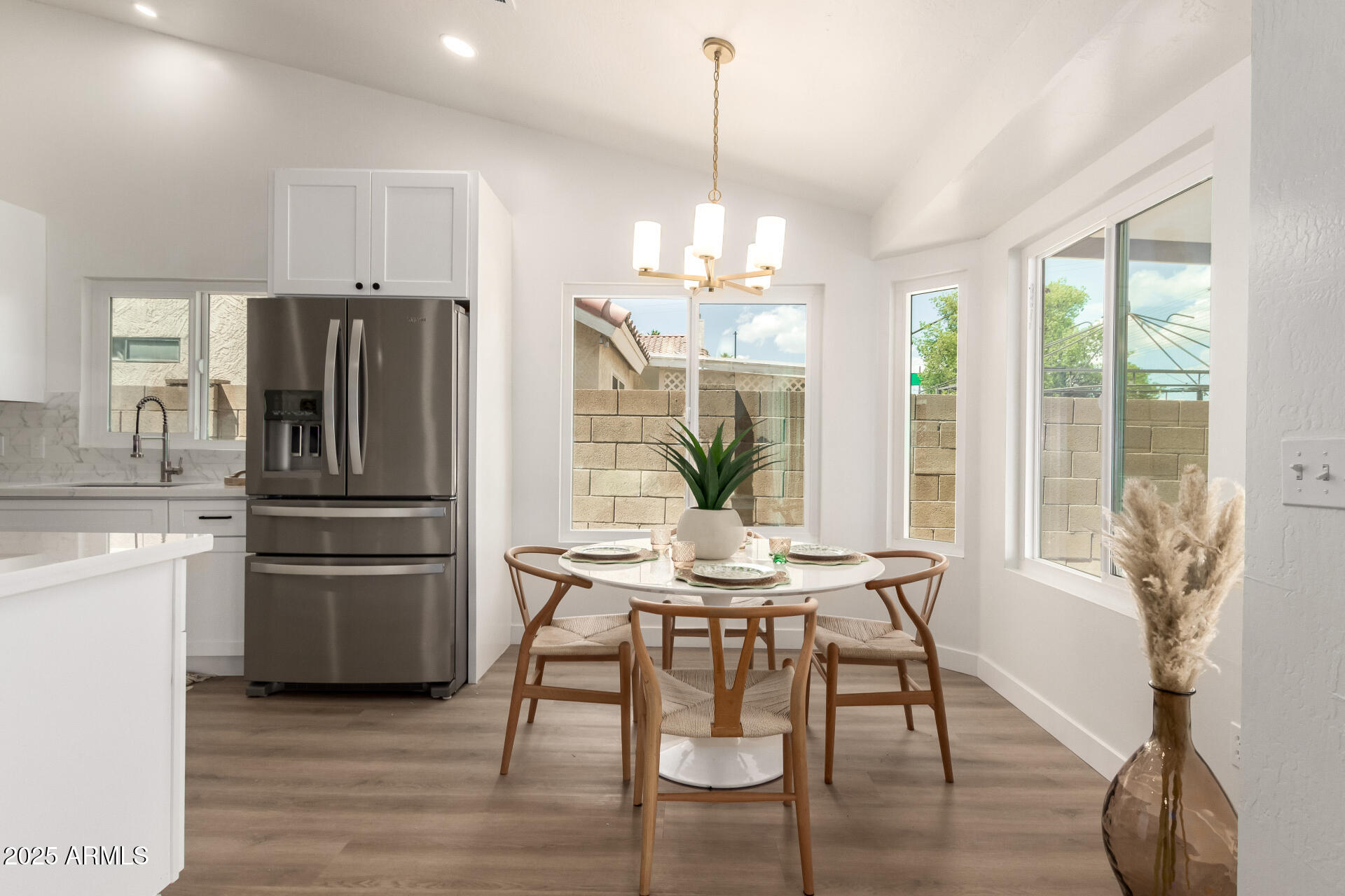 325 N REDROCK Street