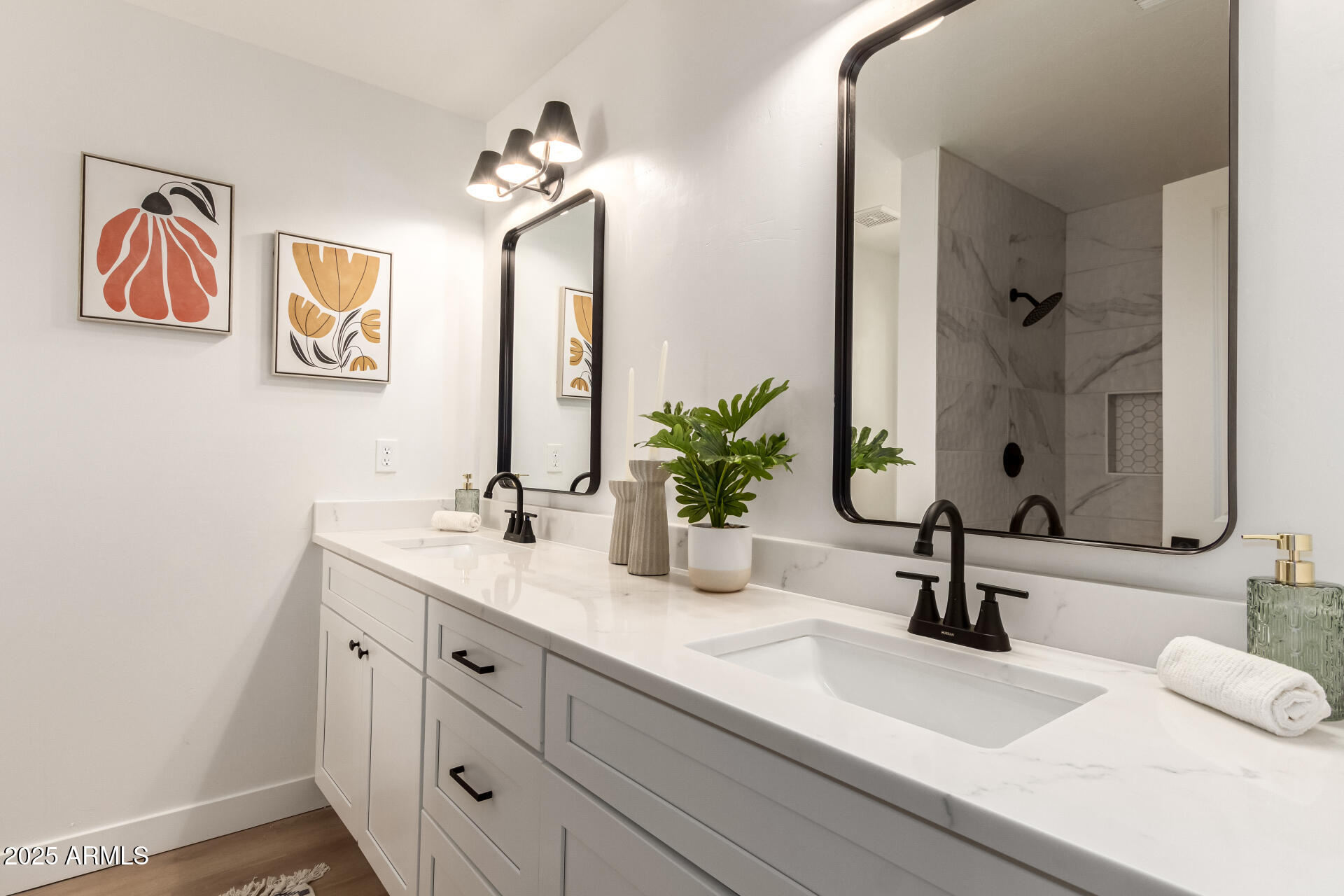 325 N REDROCK Street