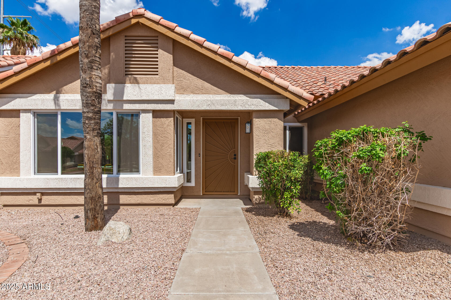 325 N REDROCK Street