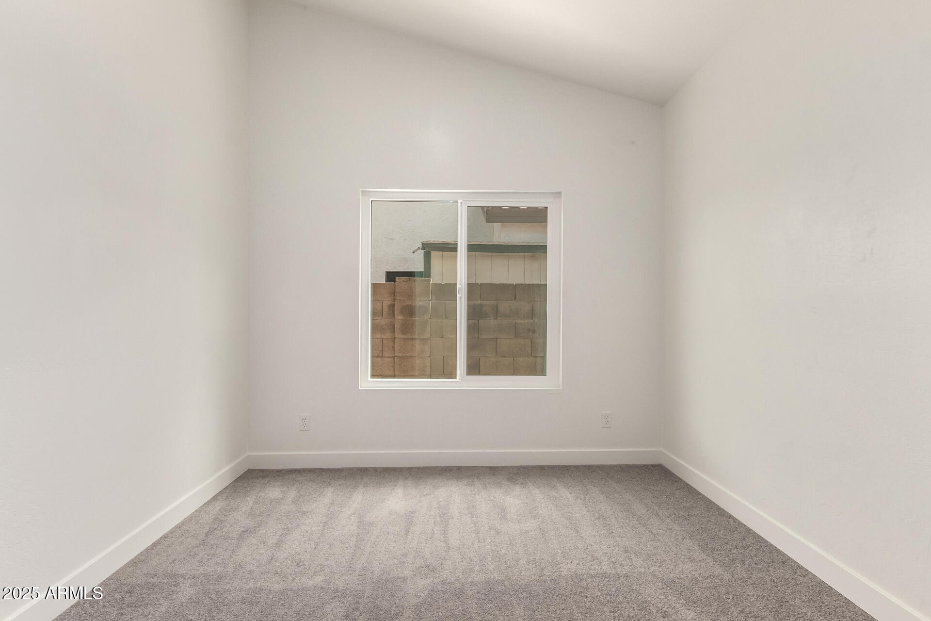 325 N REDROCK Street