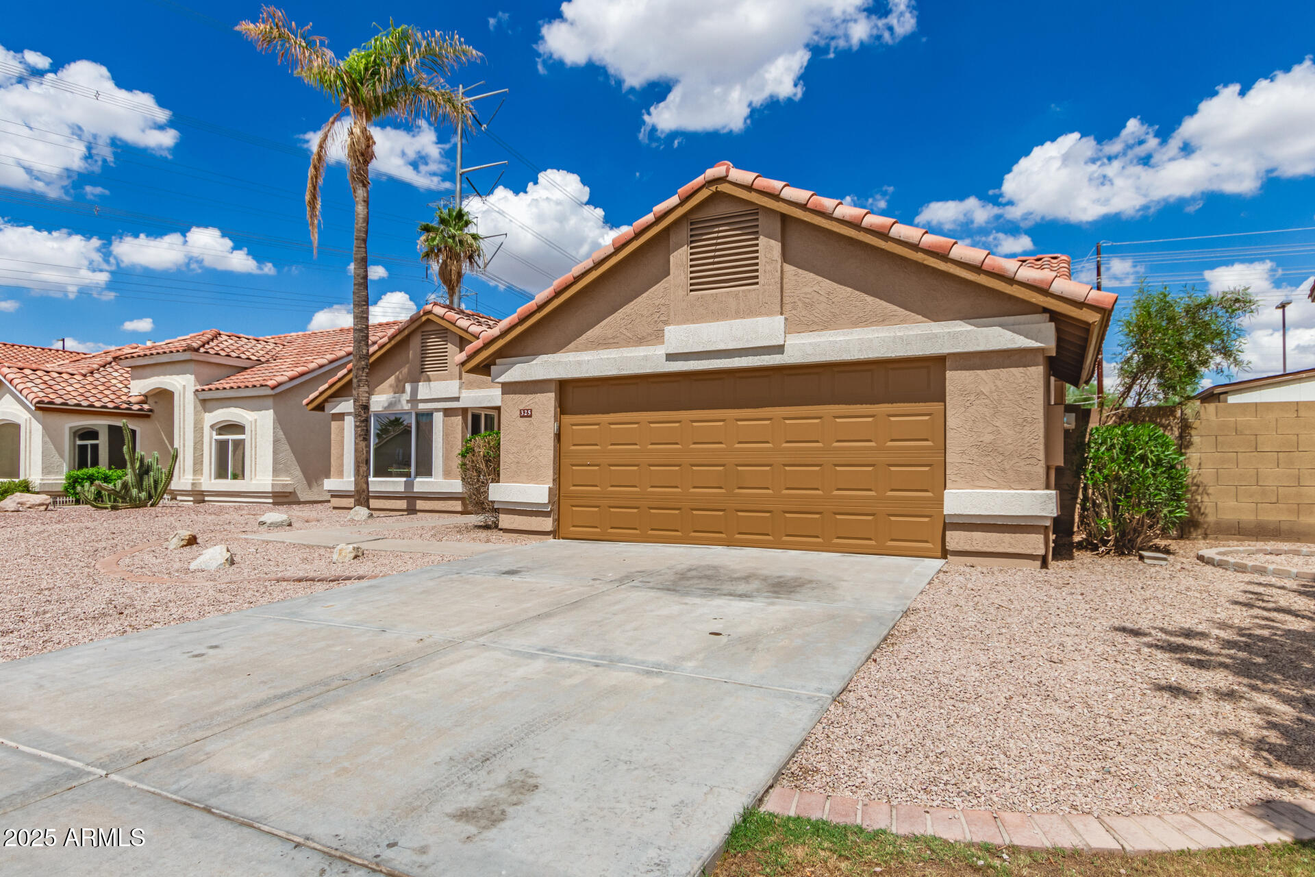 325 N REDROCK Street