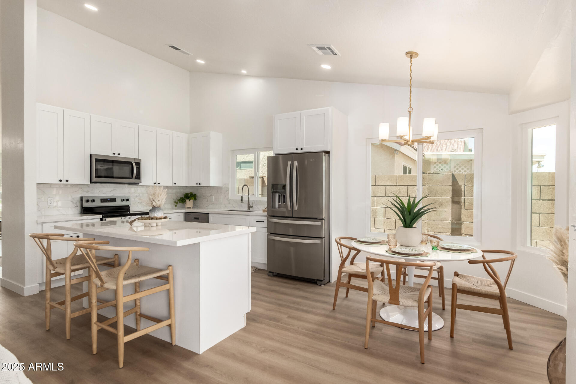 325 N REDROCK Street