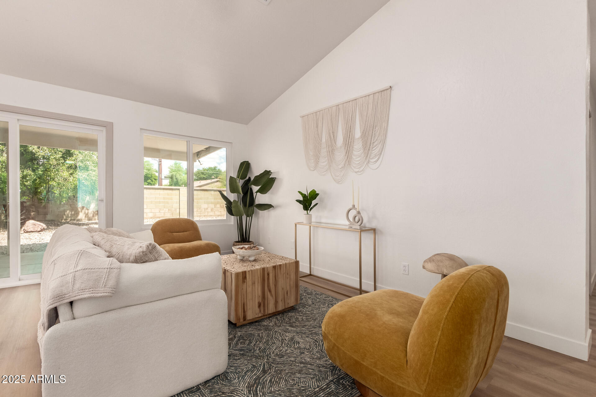 325 N REDROCK Street