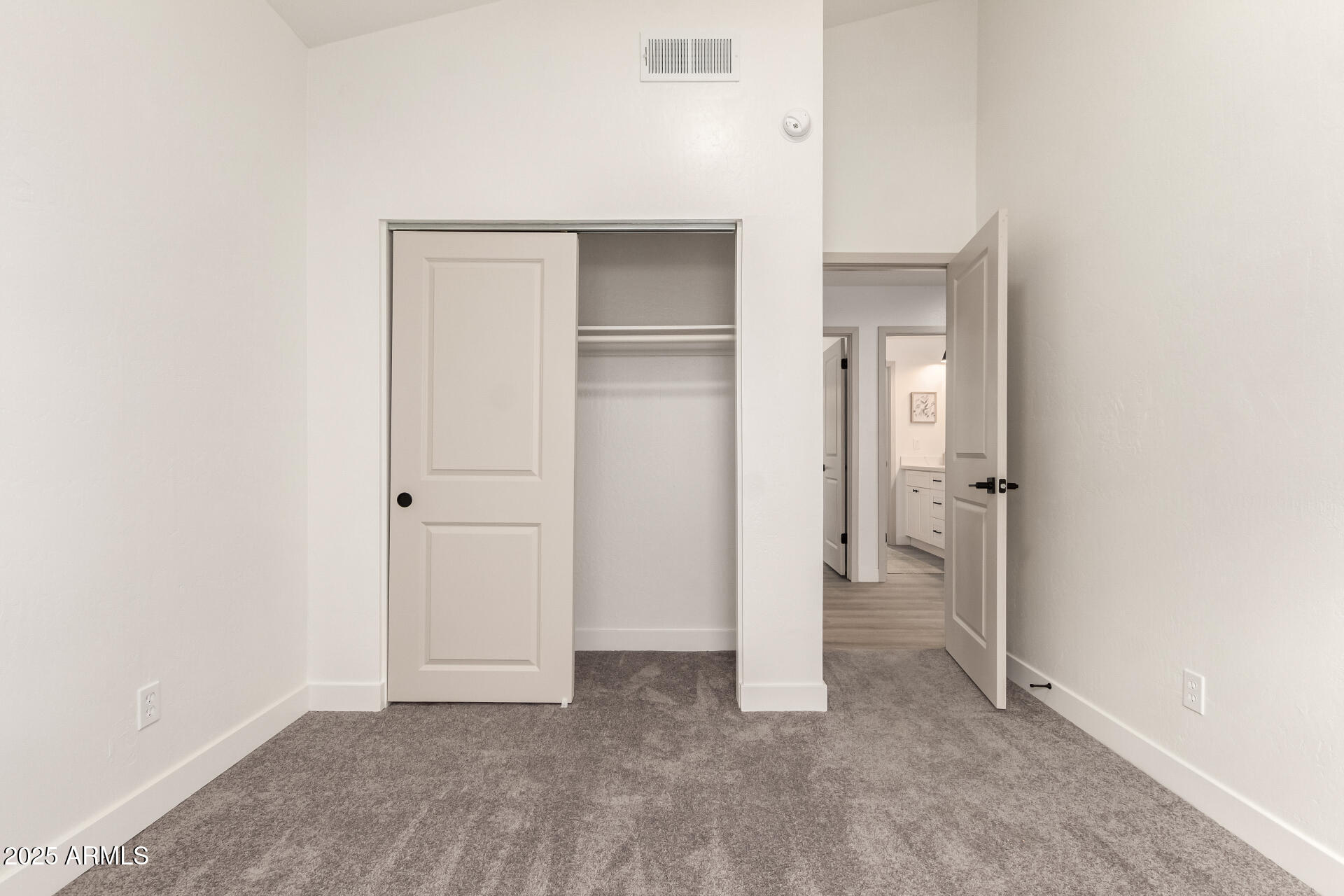 325 N REDROCK Street