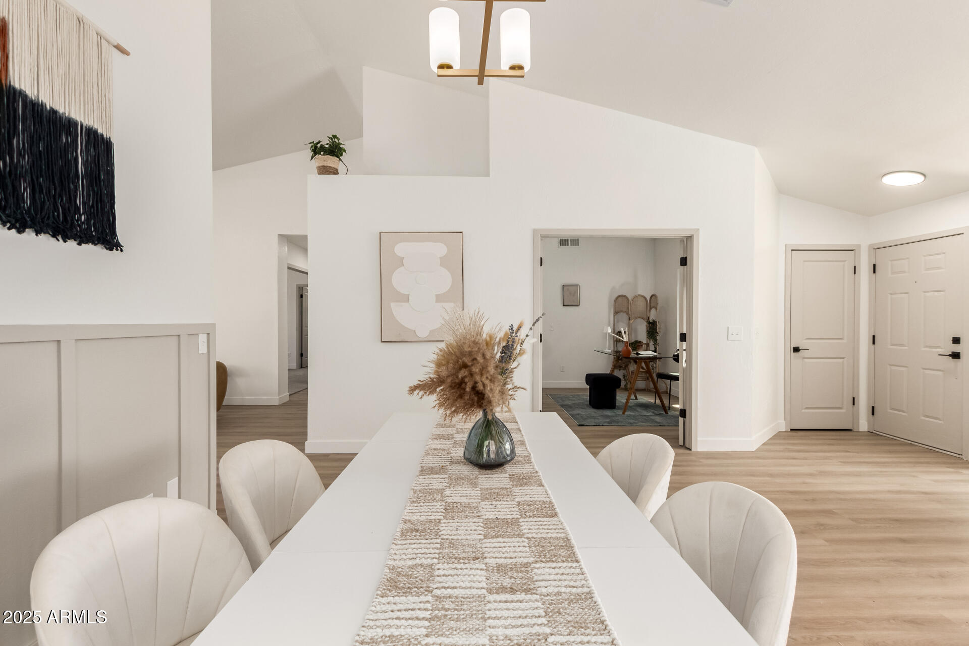 325 N REDROCK Street