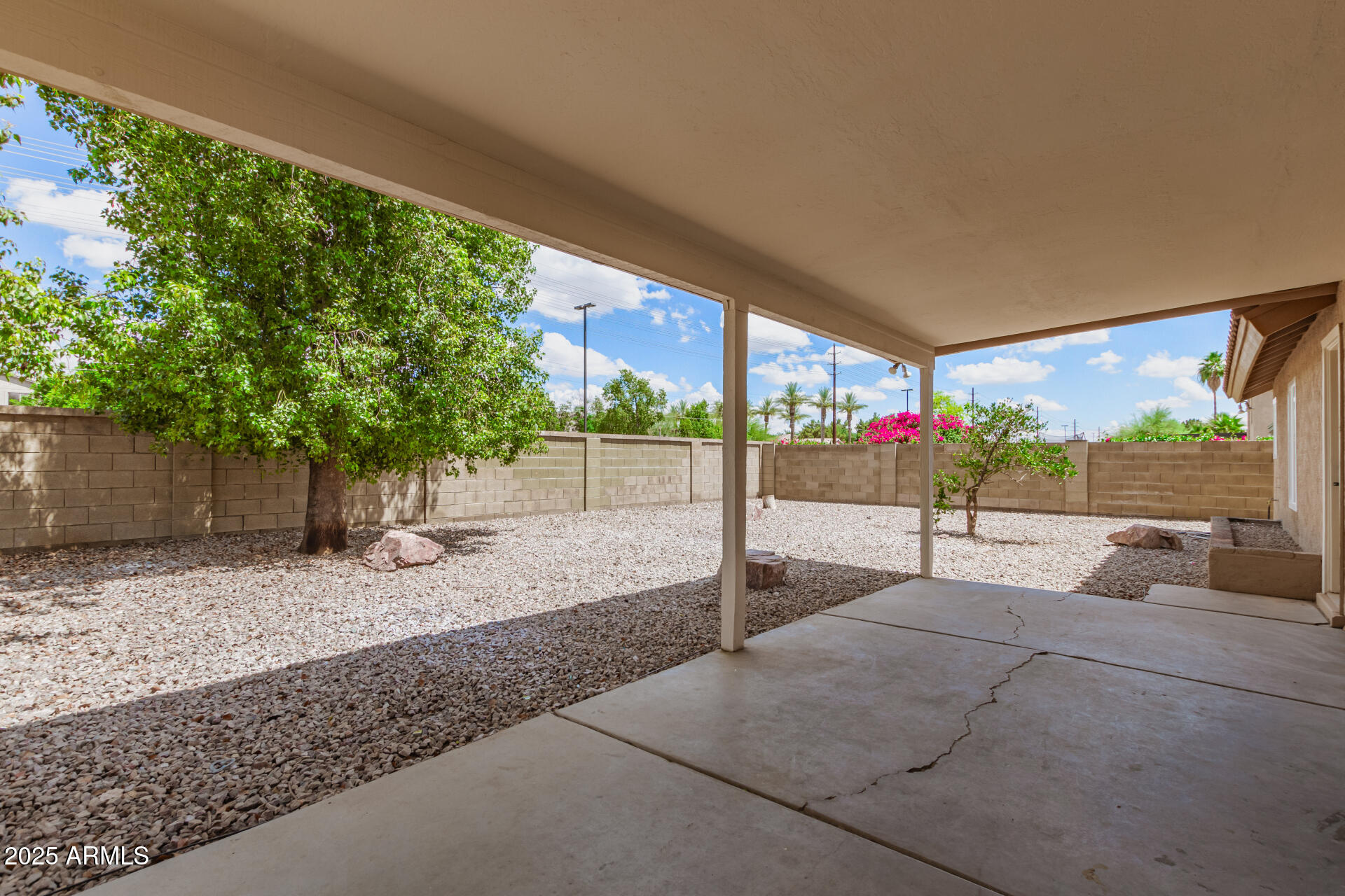 325 N REDROCK Street