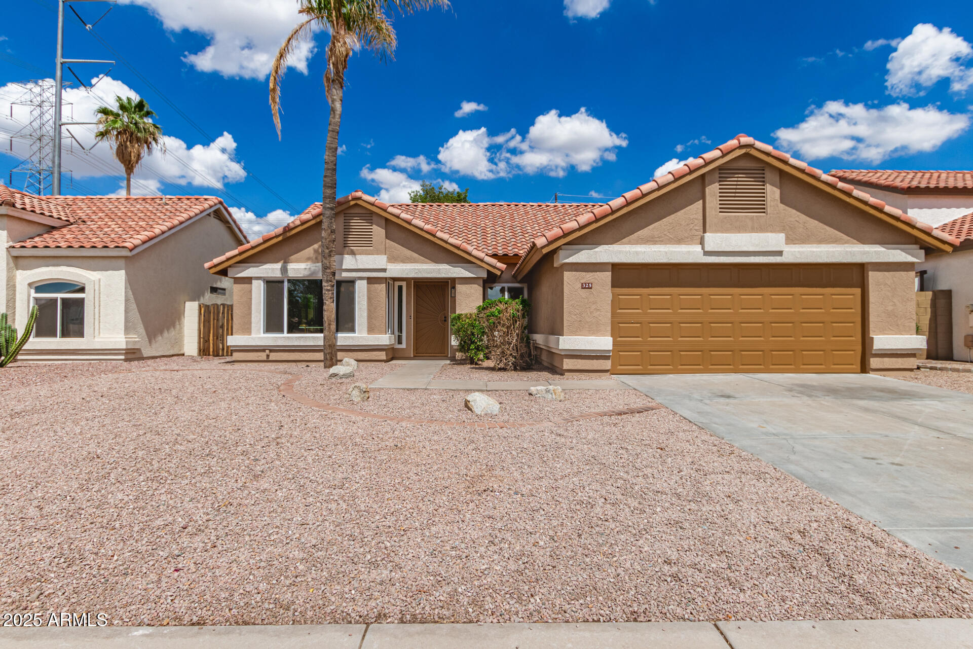 325 N REDROCK Street