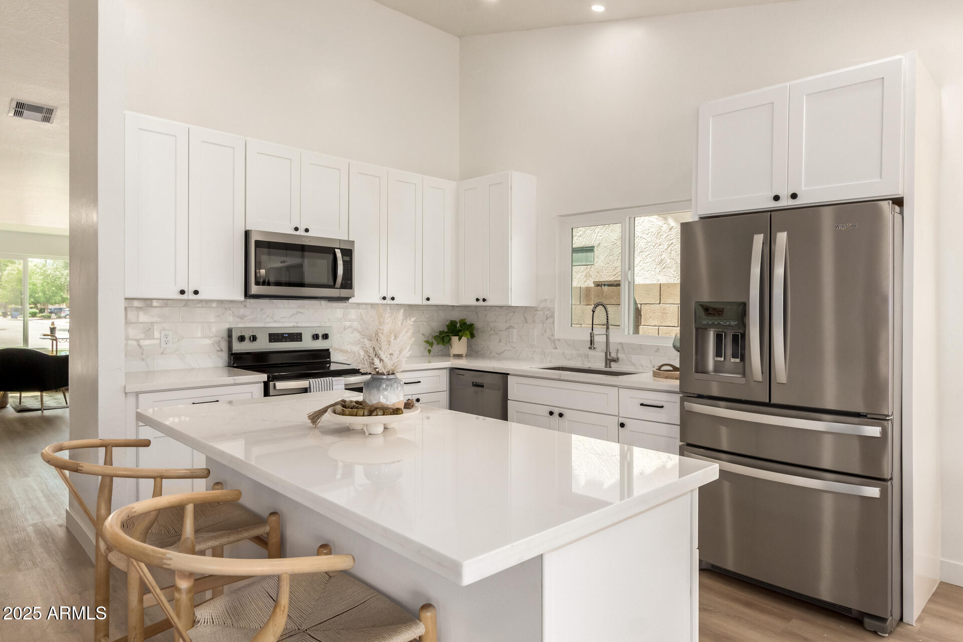 325 N REDROCK Street