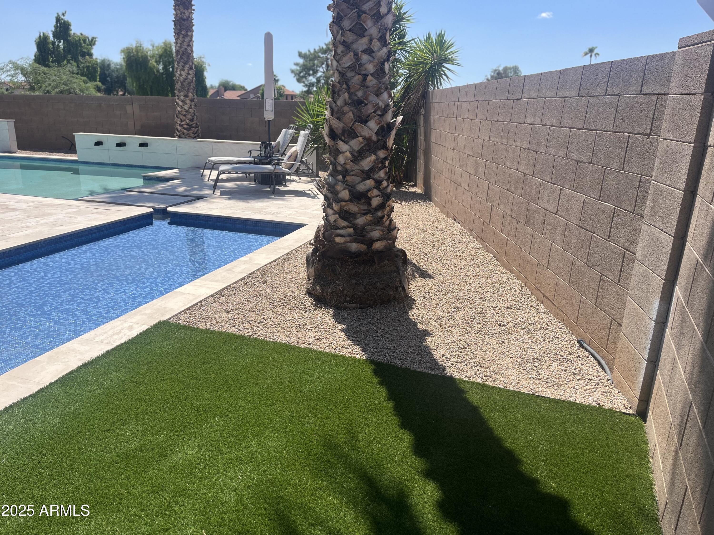 5803 E SANDRA Terrace