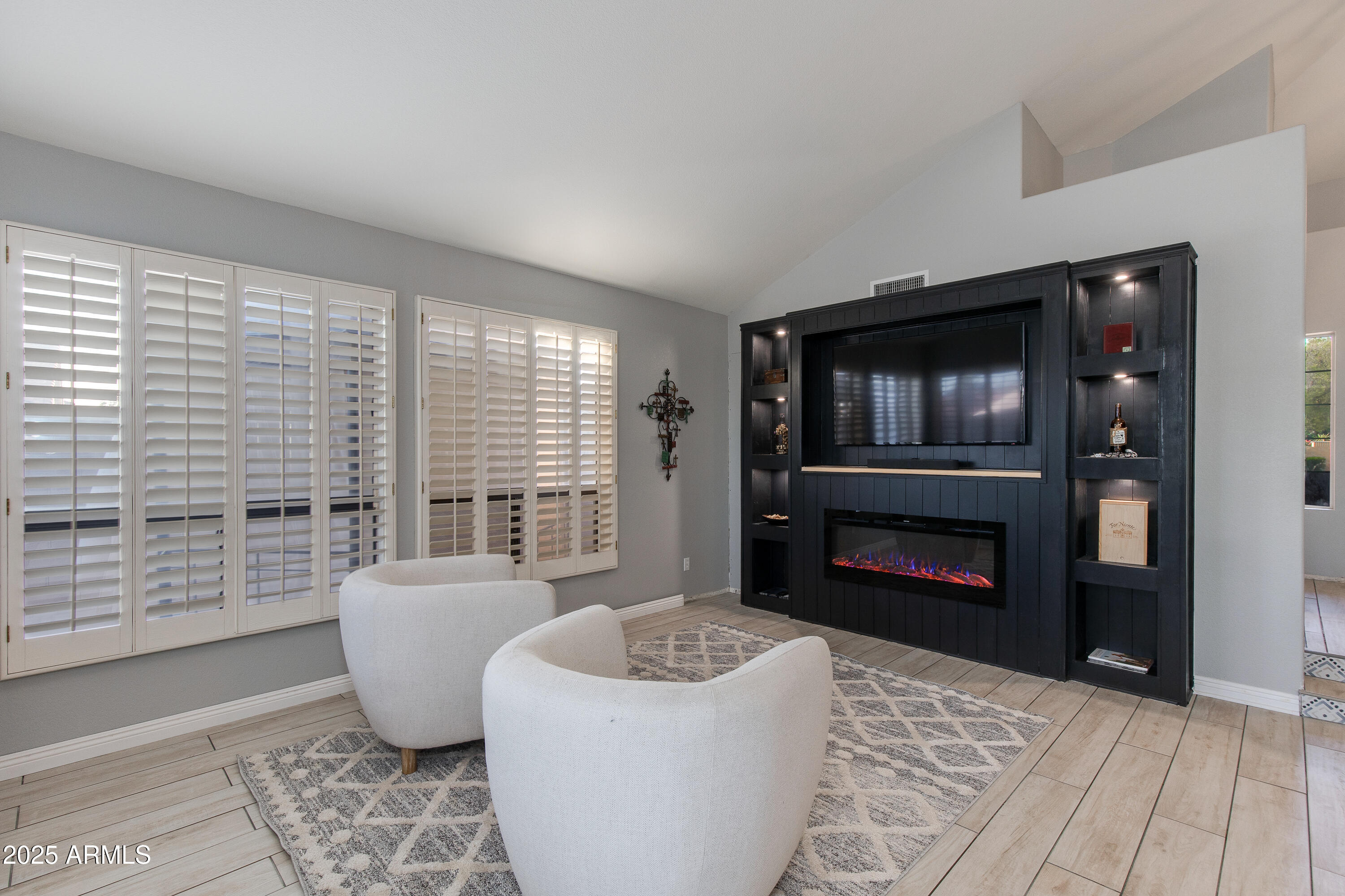 5803 E SANDRA Terrace