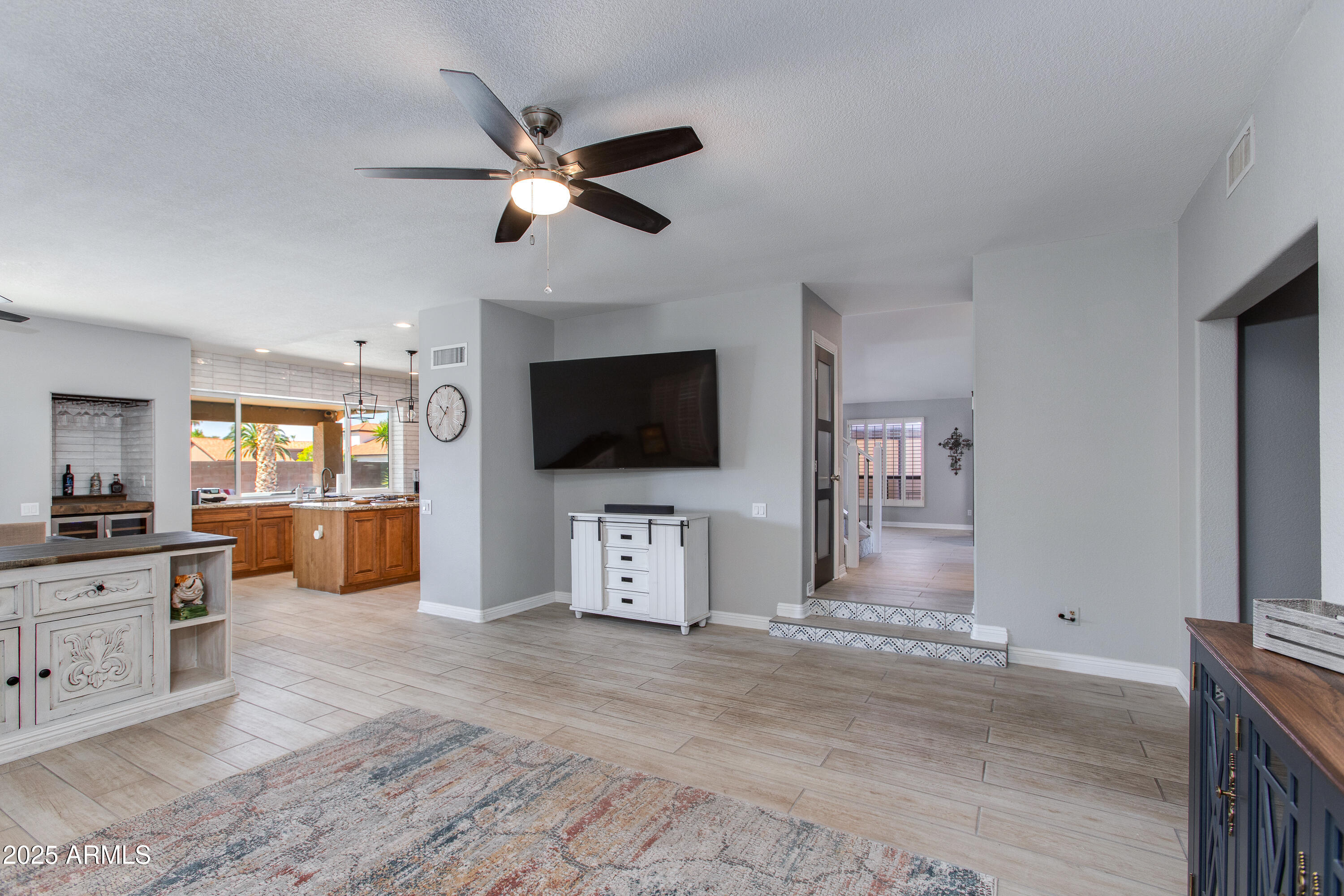 5803 E SANDRA Terrace