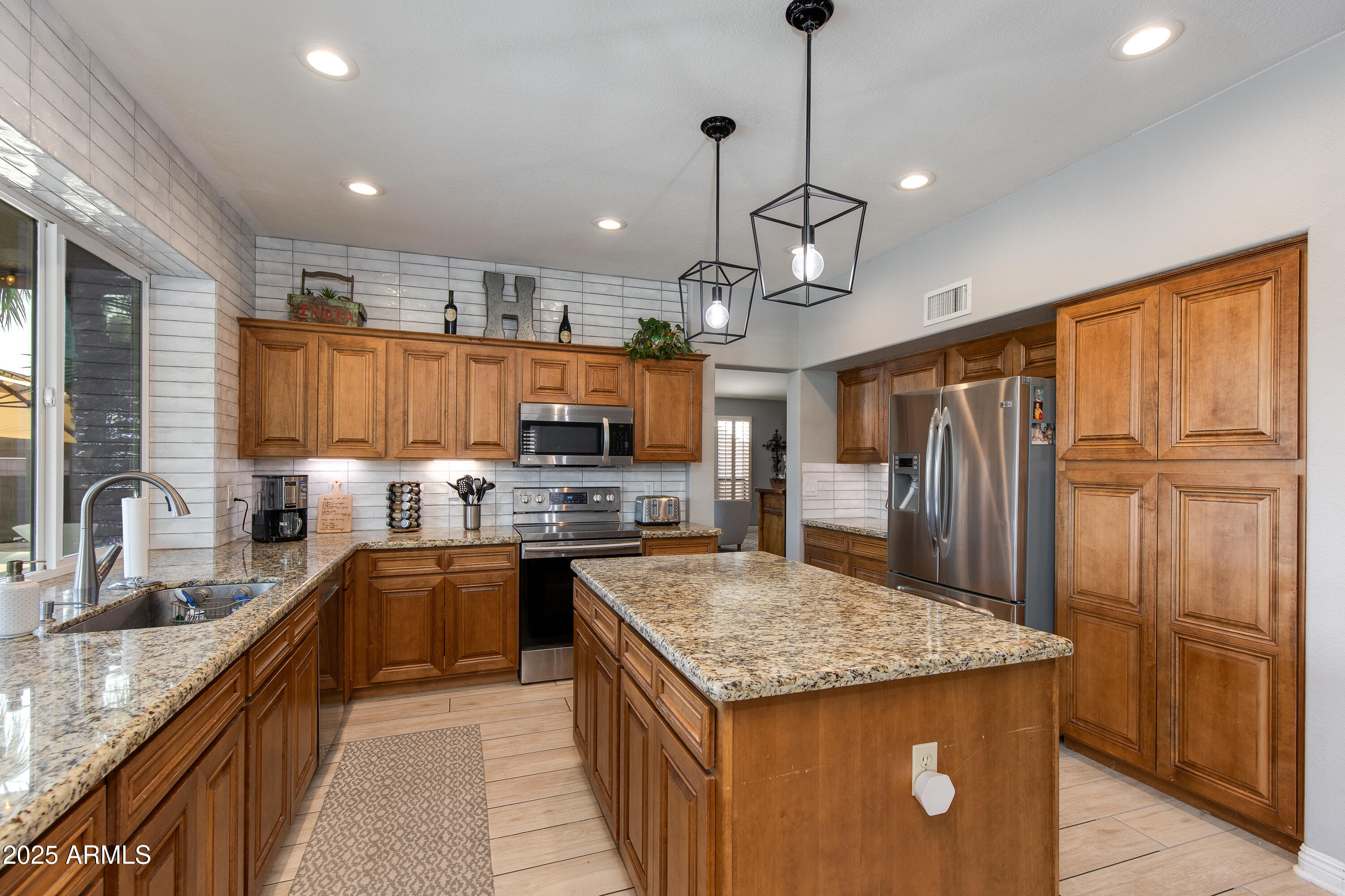 5803 E SANDRA Terrace