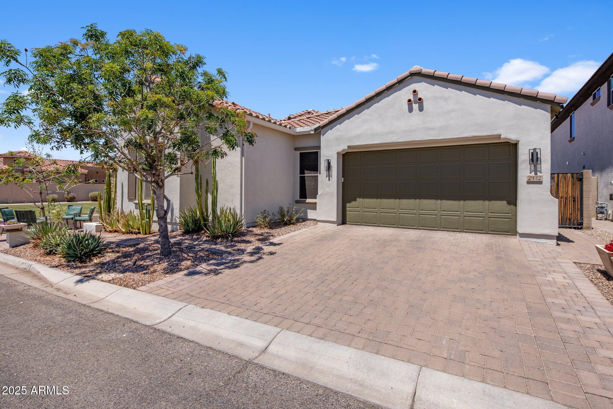 2932 E MADISON VISTAS Drive