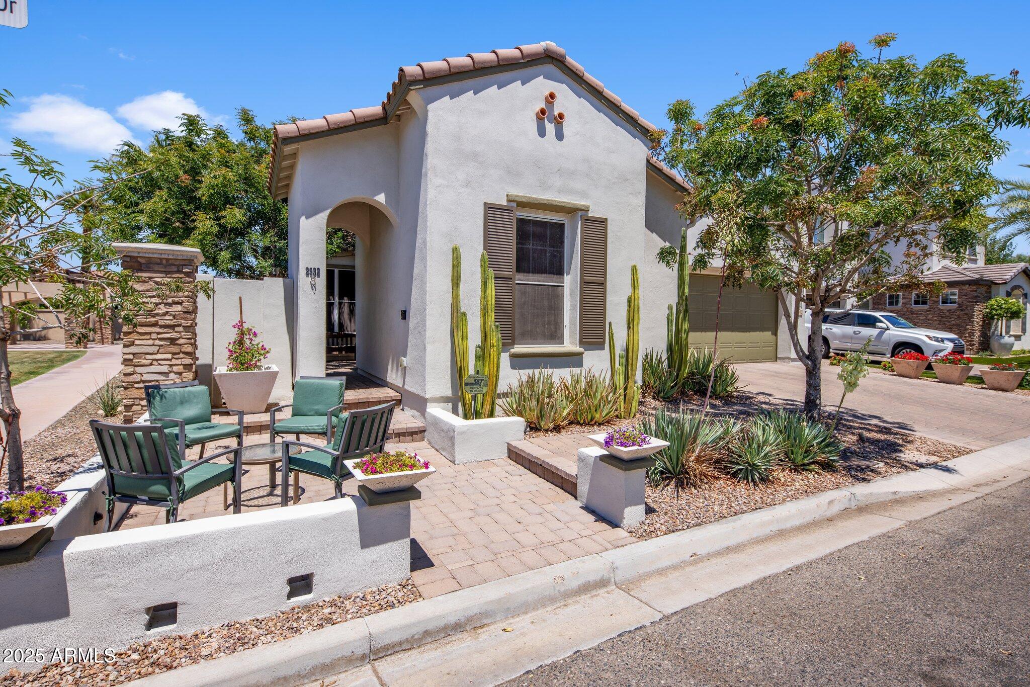 2932 E MADISON VISTAS Drive