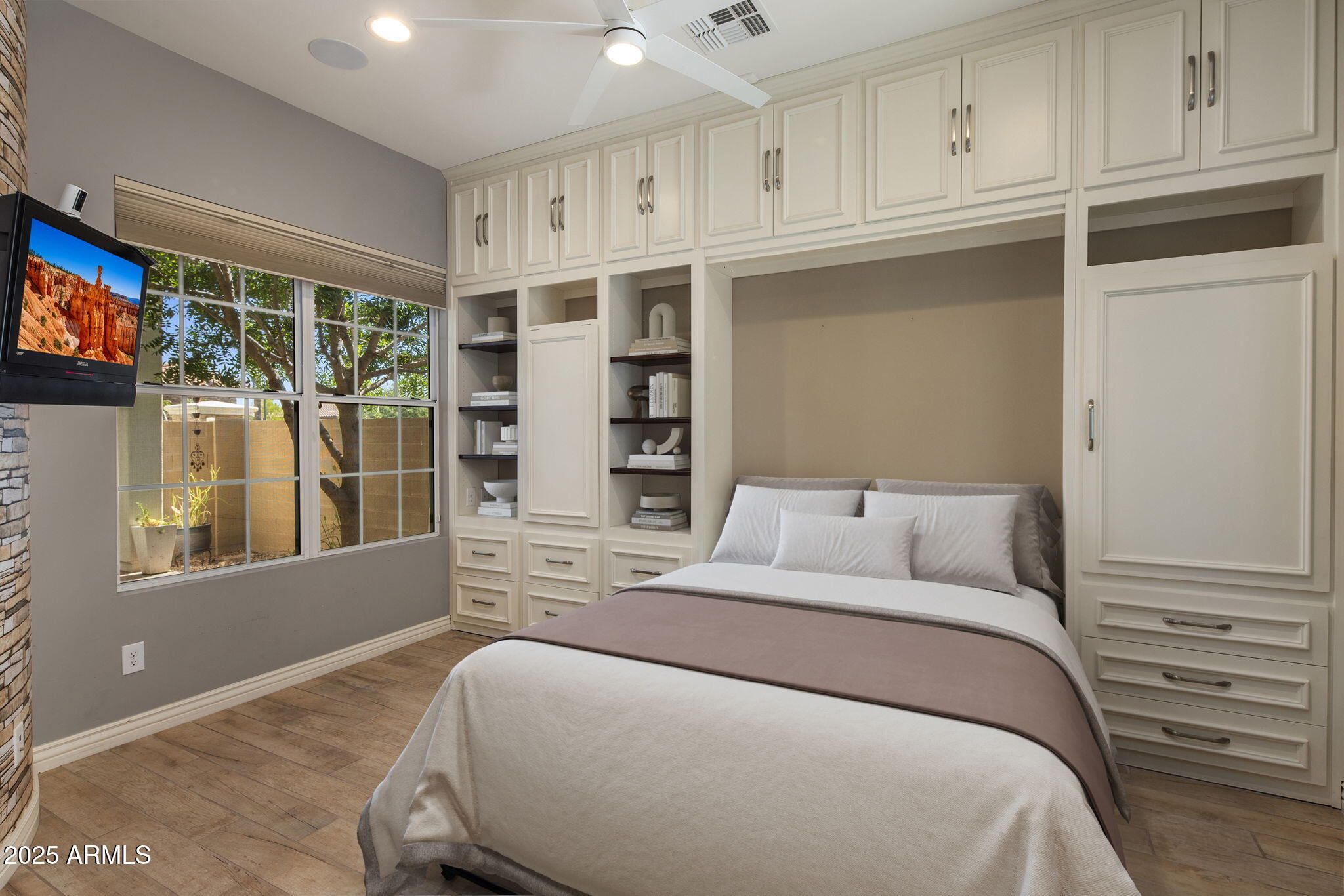 2932 E MADISON VISTAS Drive