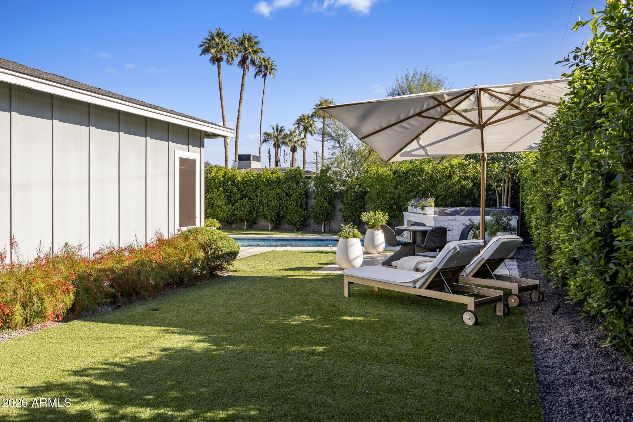 4119 E INDIANOLA Avenue