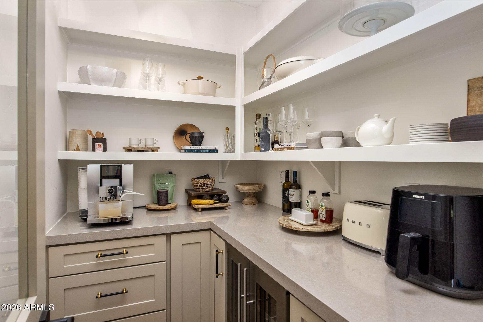 4119 E INDIANOLA Avenue