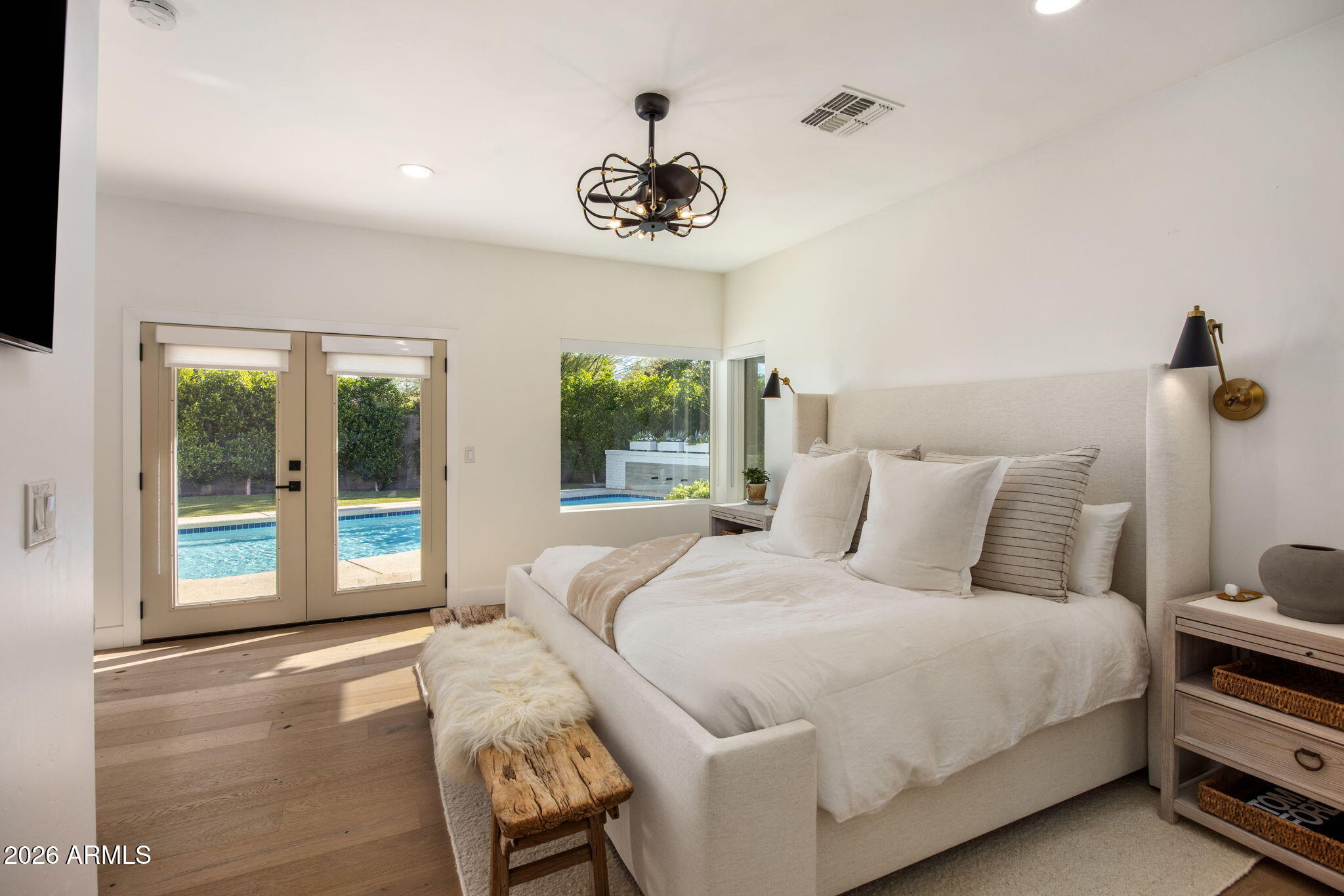 4119 E INDIANOLA Avenue