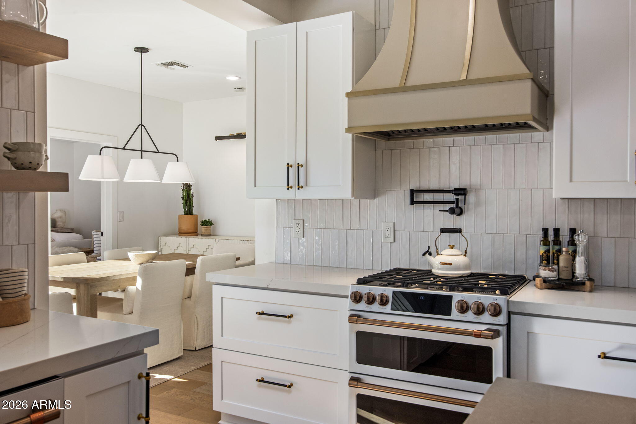 4119 E INDIANOLA Avenue