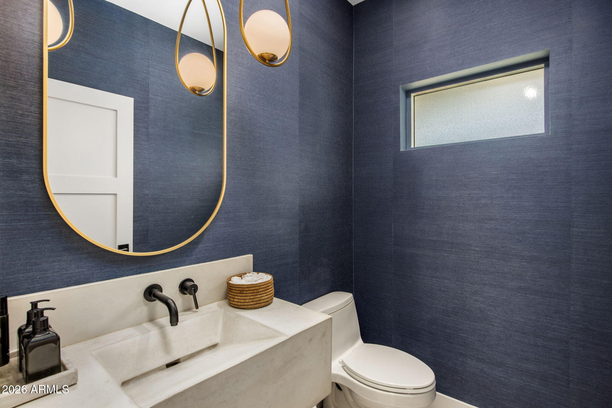 4119 E INDIANOLA Avenue