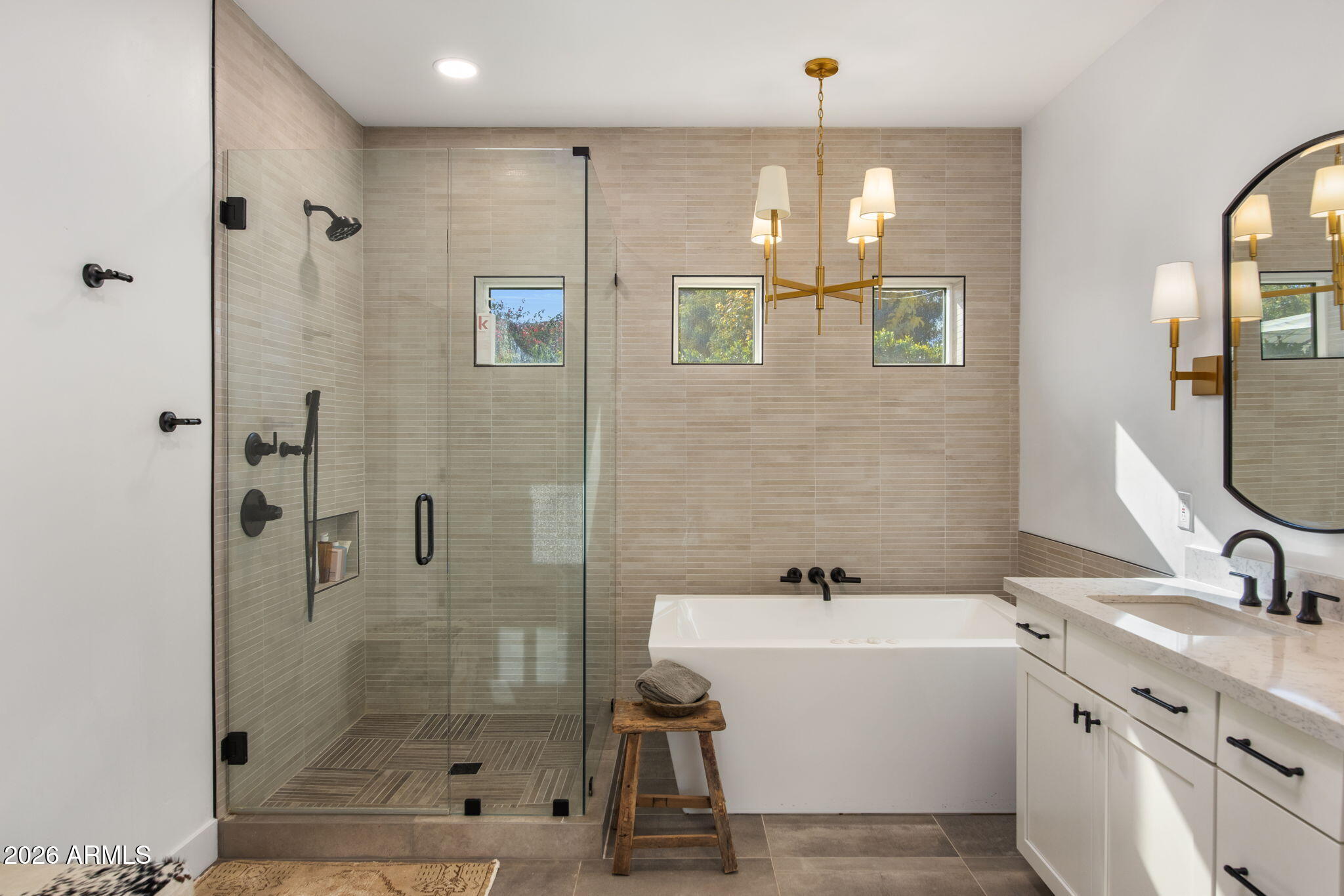 4119 E INDIANOLA Avenue