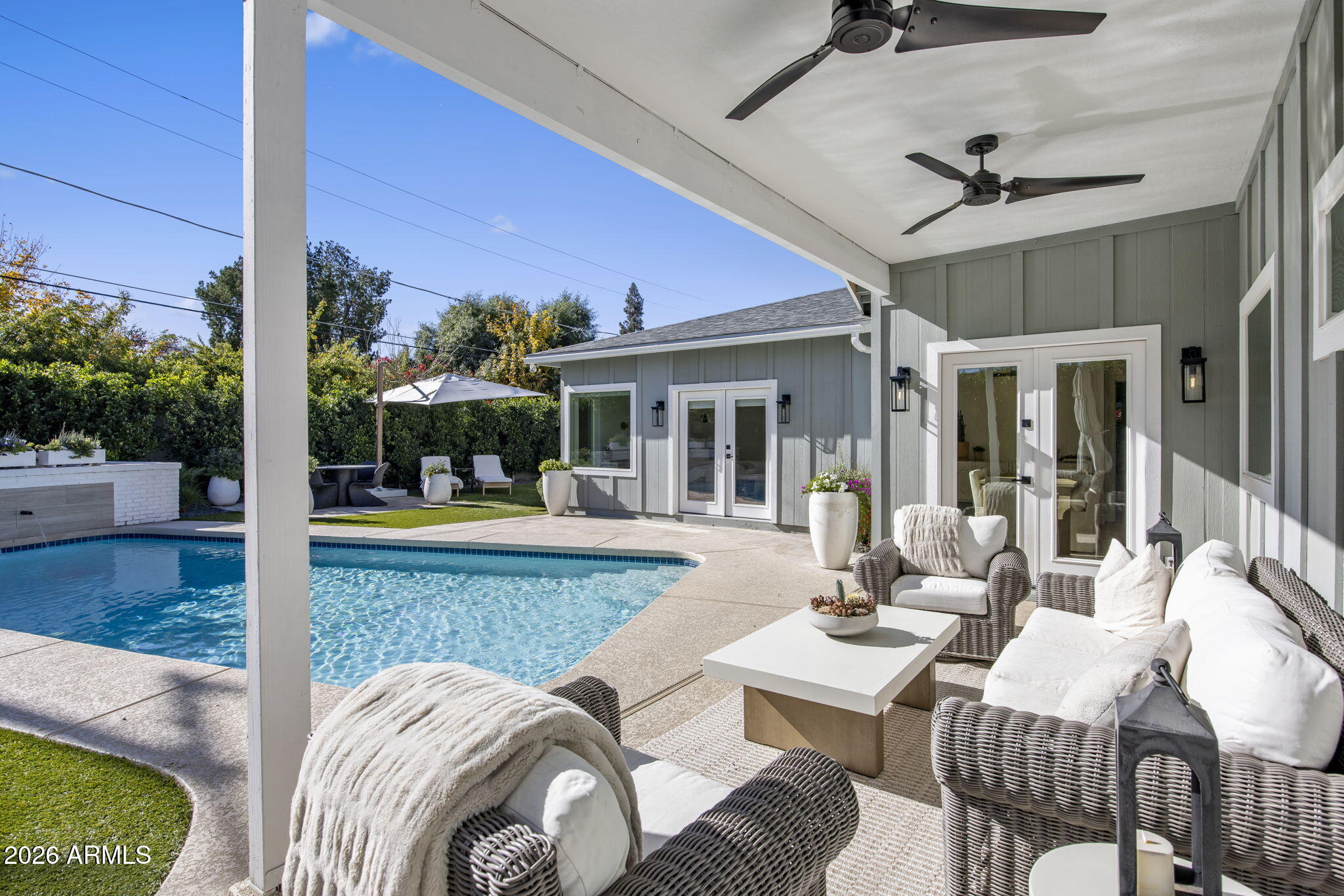 4119 E INDIANOLA Avenue