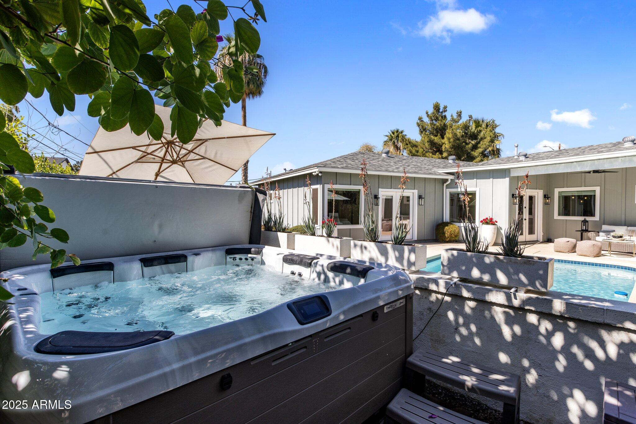 4119 E INDIANOLA Avenue