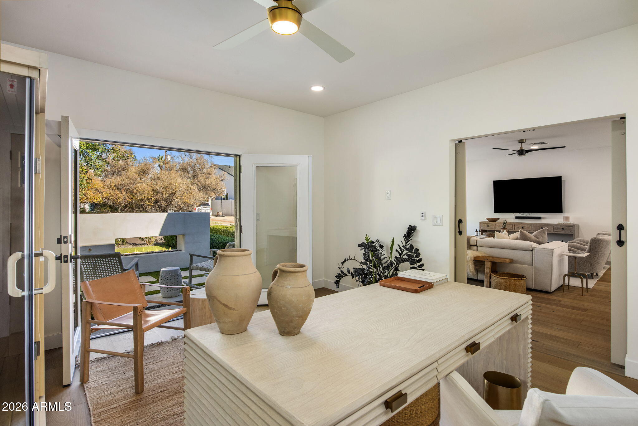 4119 E INDIANOLA Avenue