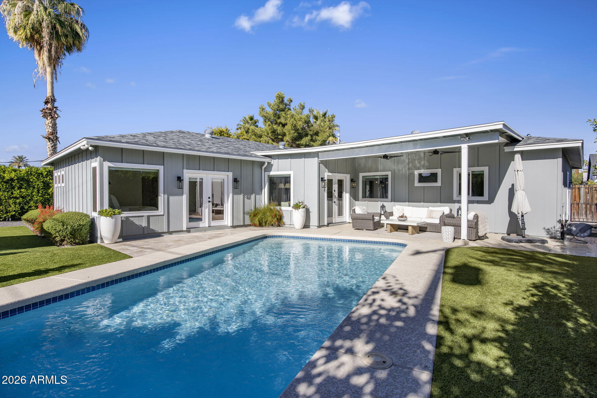 4119 E INDIANOLA Avenue