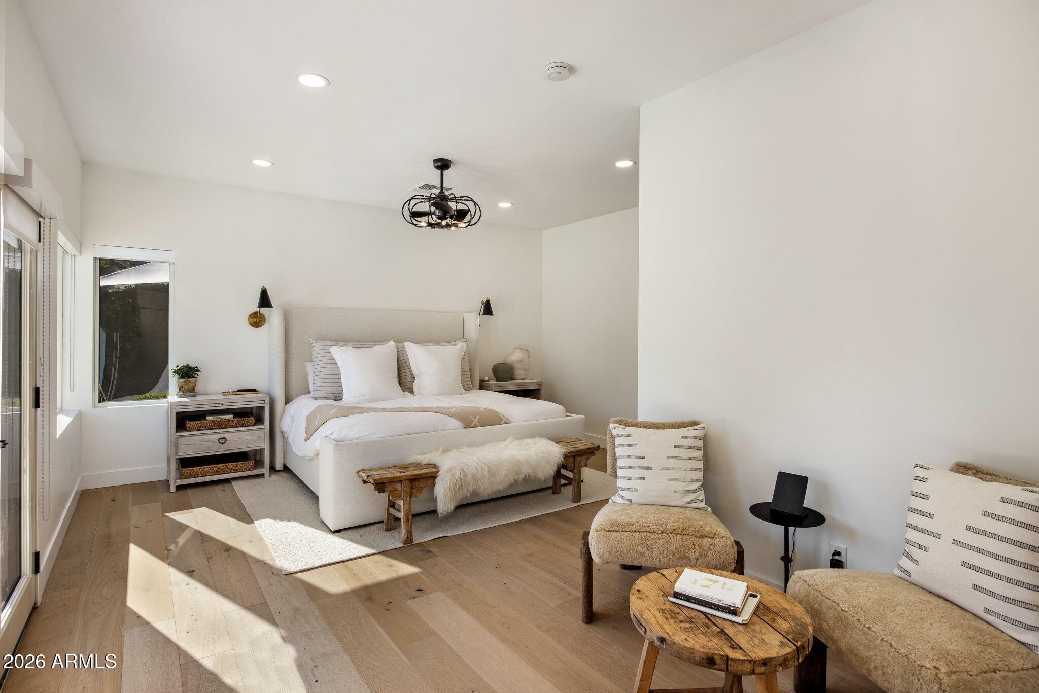 4119 E INDIANOLA Avenue