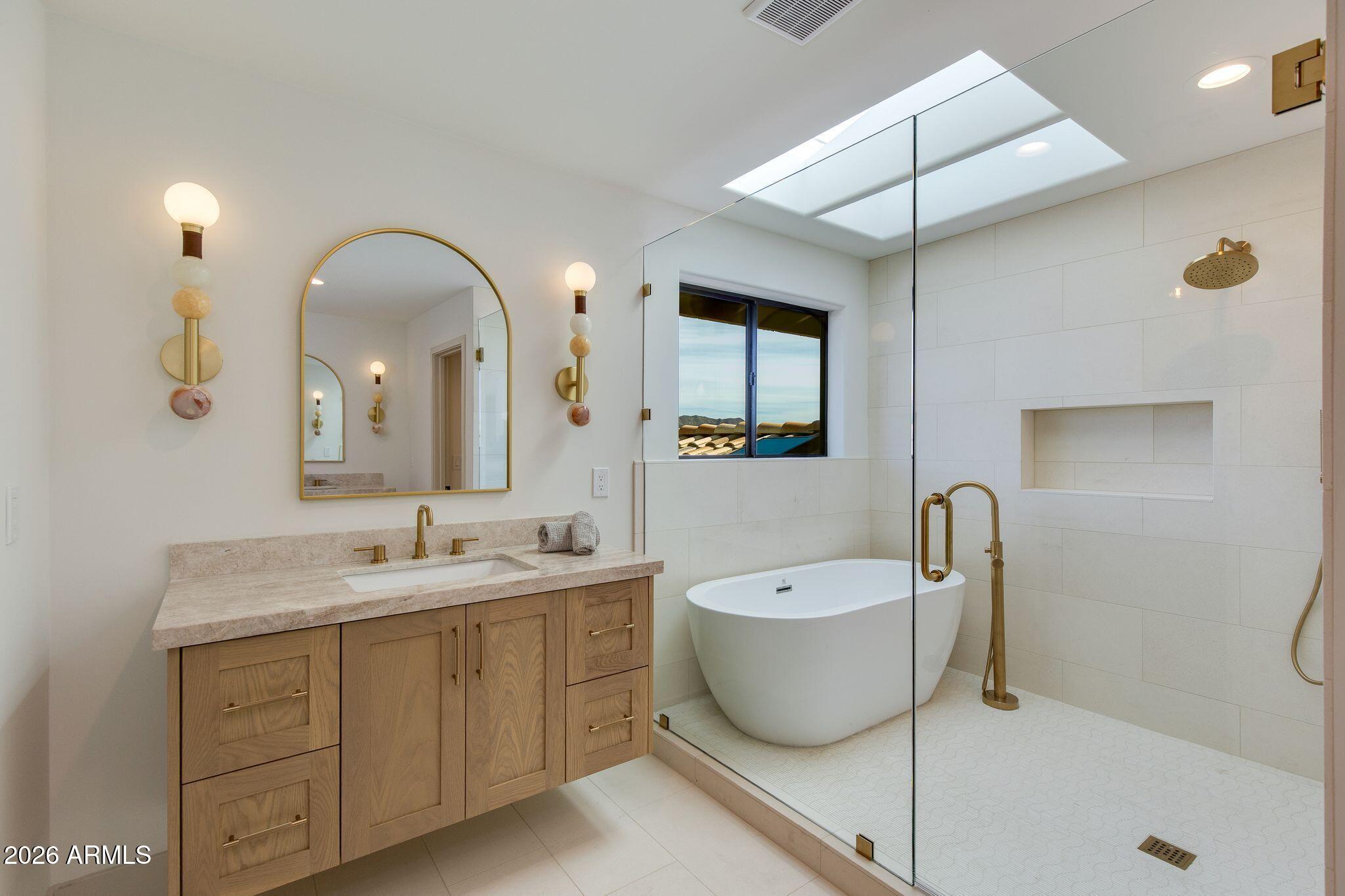 2212 E CINNABAR Avenue