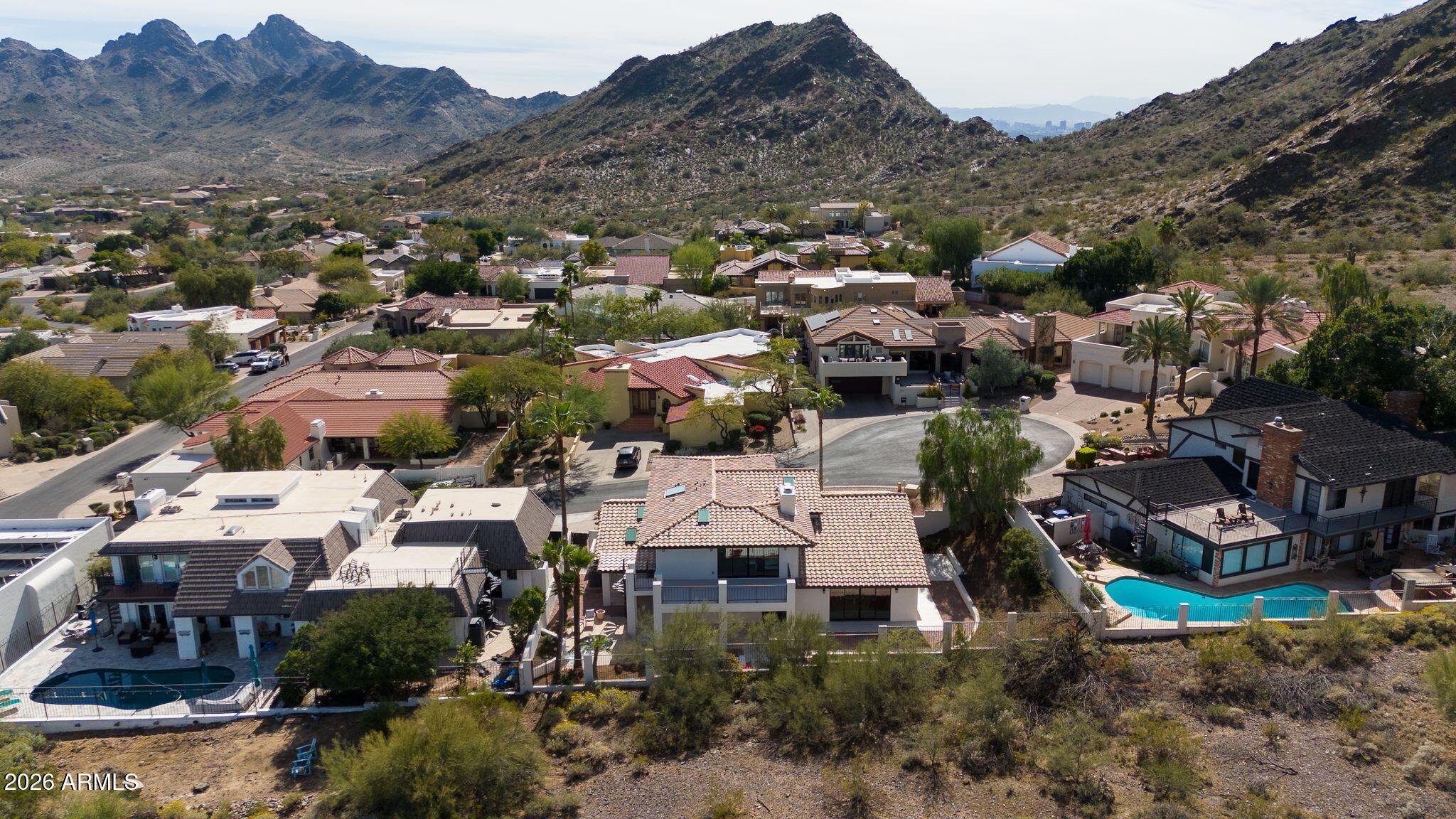 2212 E CINNABAR Avenue