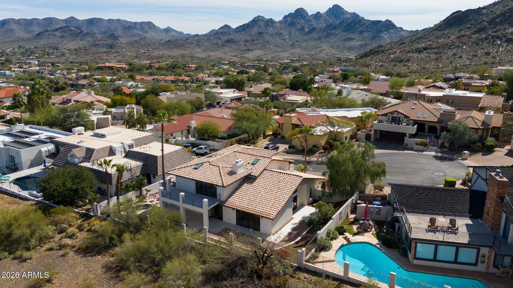 2212 E CINNABAR Avenue