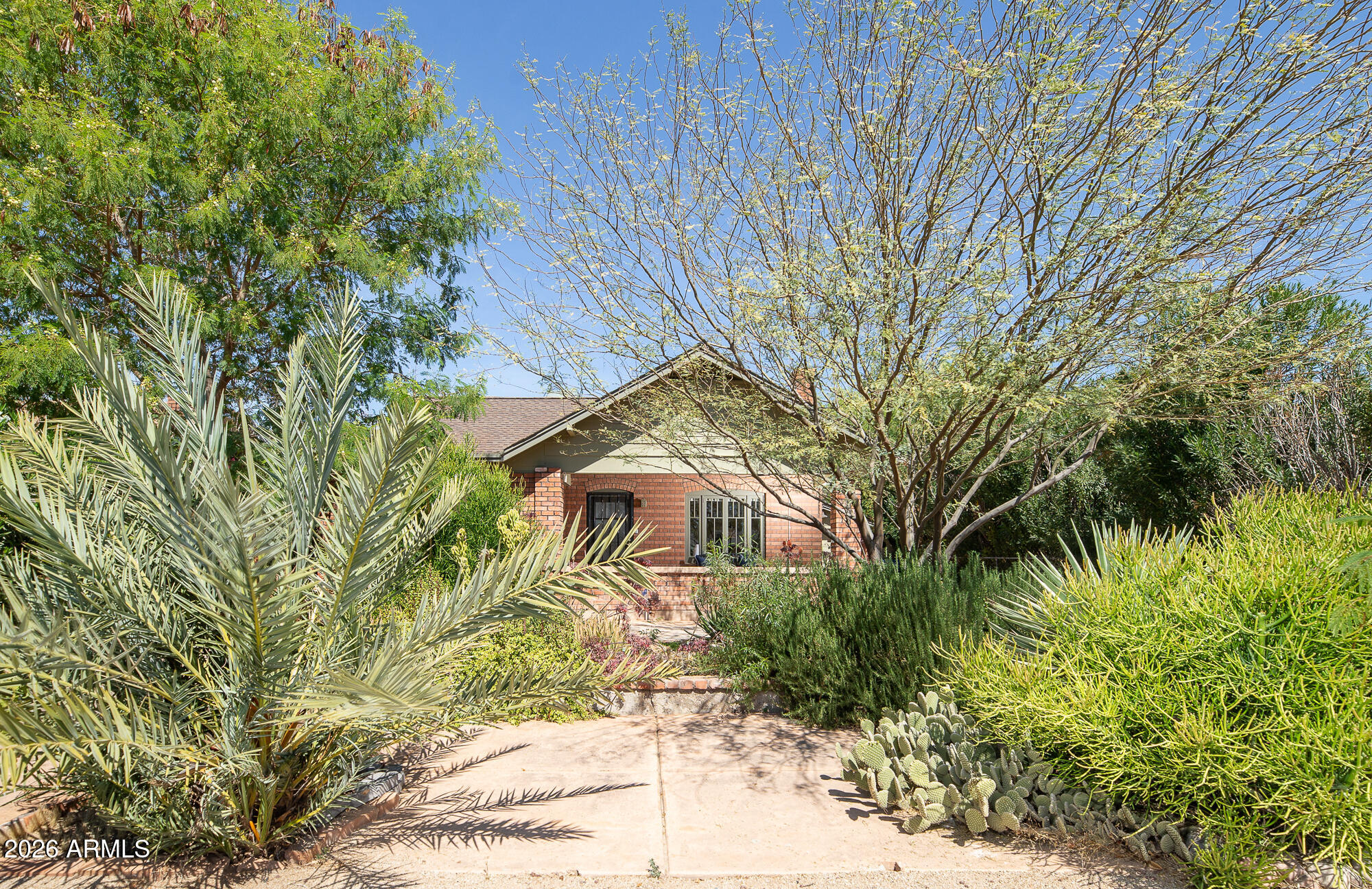 1636 E PINCHOT Avenue