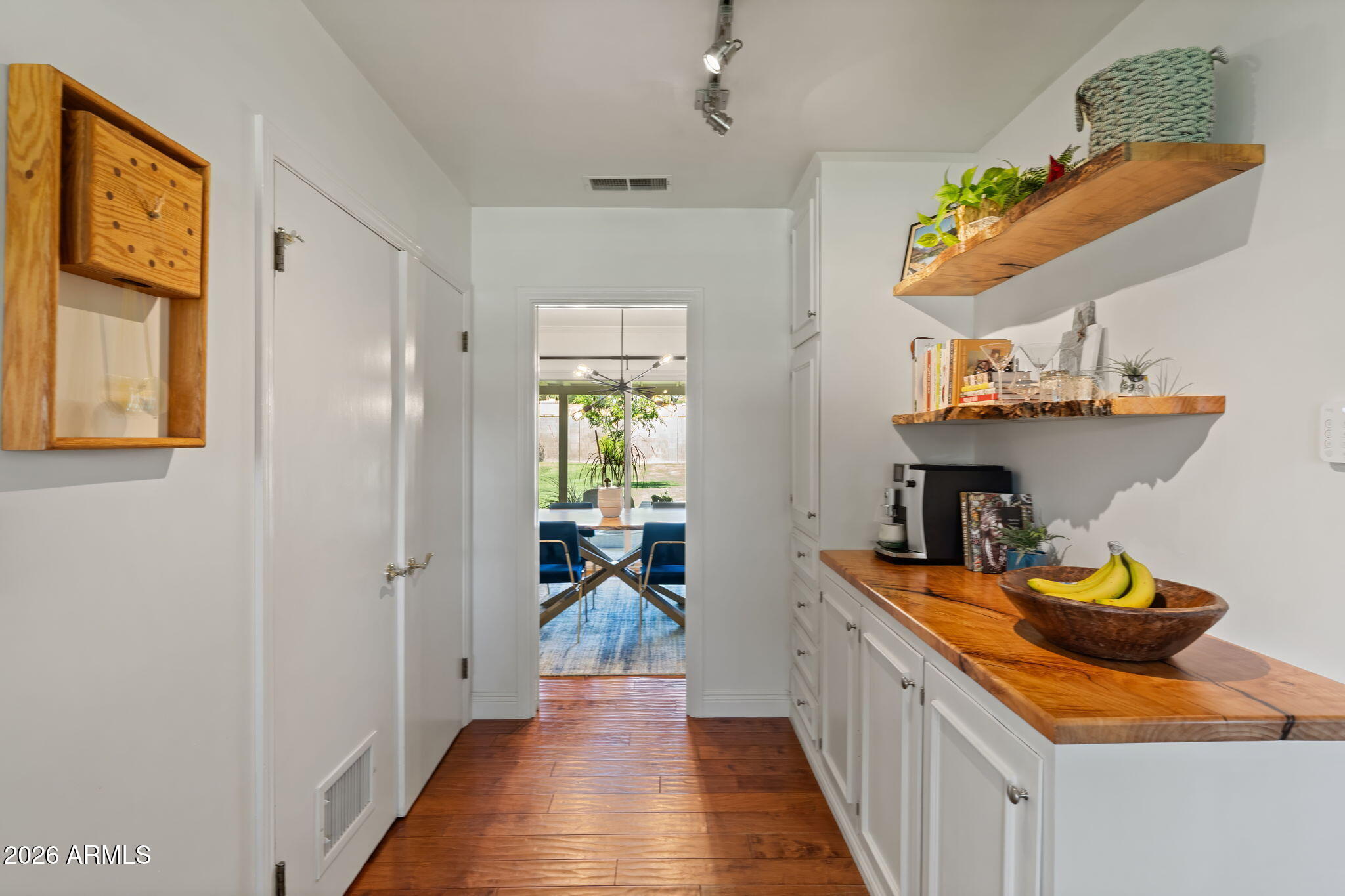 222 E HAYWARD Avenue