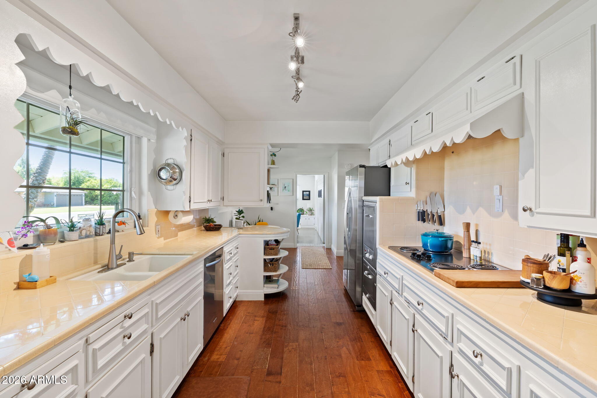 222 E HAYWARD Avenue
