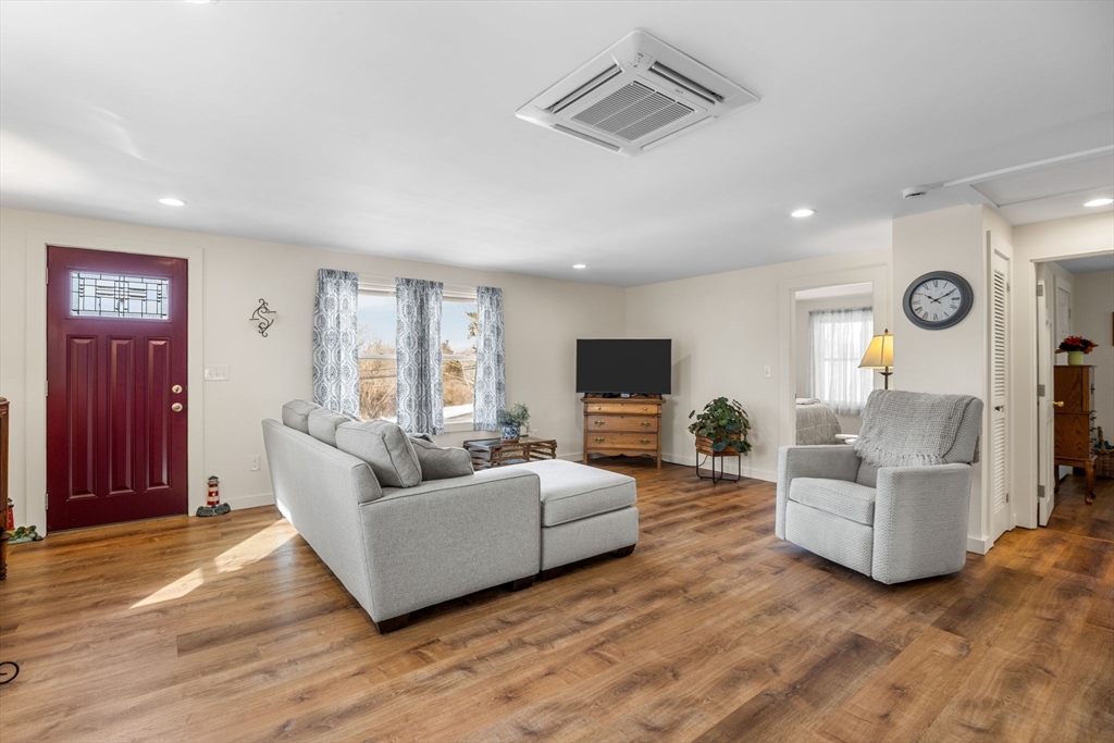 16 Town Neck Rd