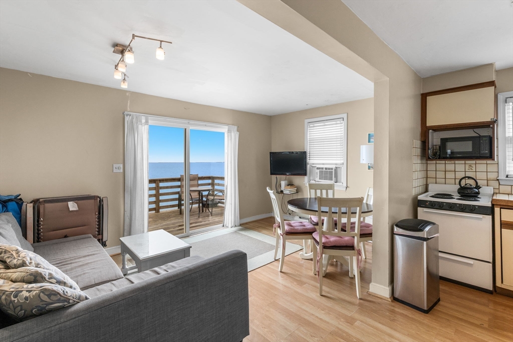 538 Shore Rd # 4