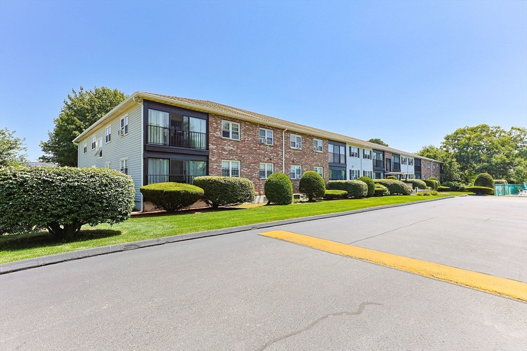 12 Candlewood Ln # 7 Unit: 1-7
