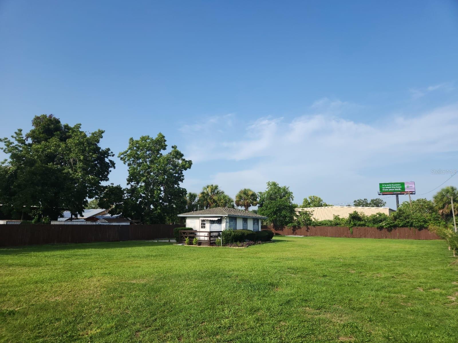 909 SW (HWY 200) 10TH ST