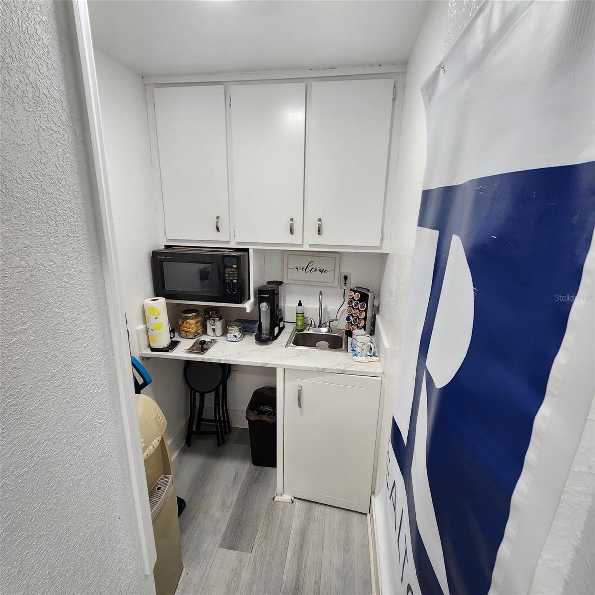 909 SW (HWY 200) 10TH ST