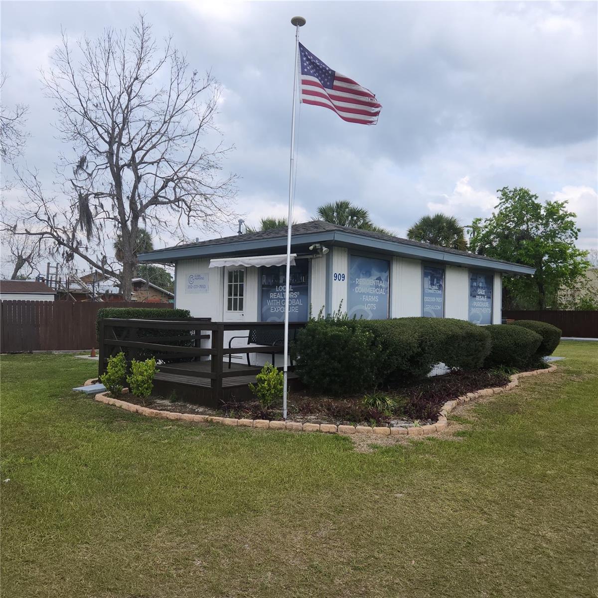 909 SW (HWY 200) 10TH ST