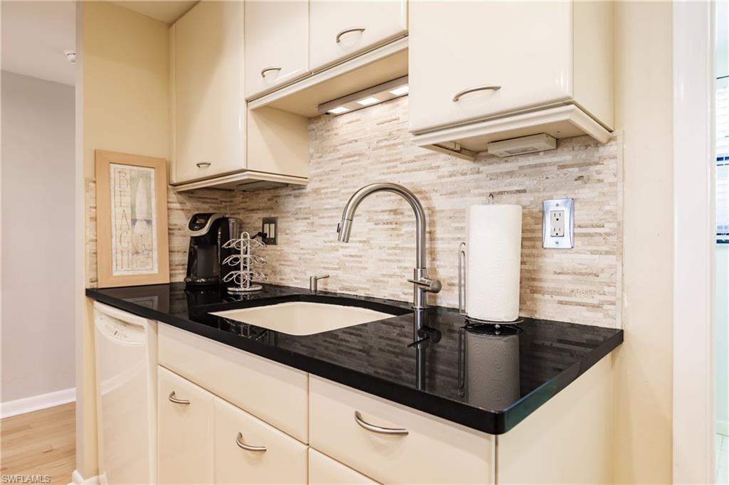 960 Swallow AVE Unit: 303