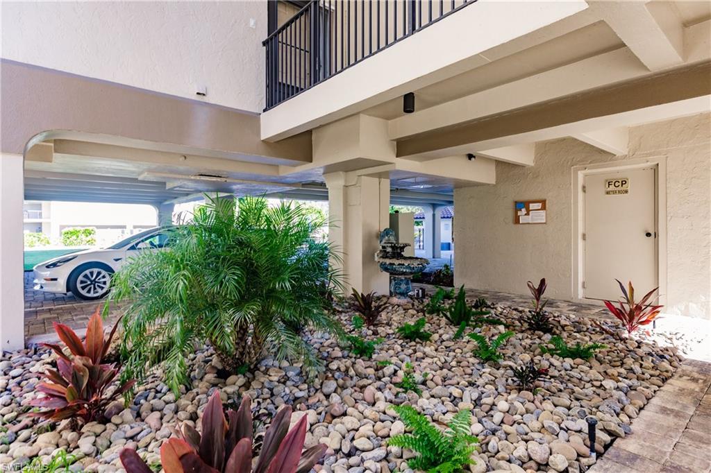 960 Swallow AVE Unit: 303