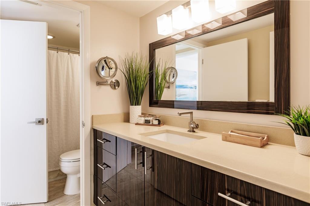 960 Swallow AVE Unit: 303
