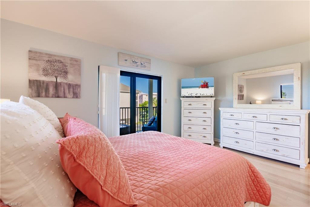 960 Swallow AVE Unit: 303